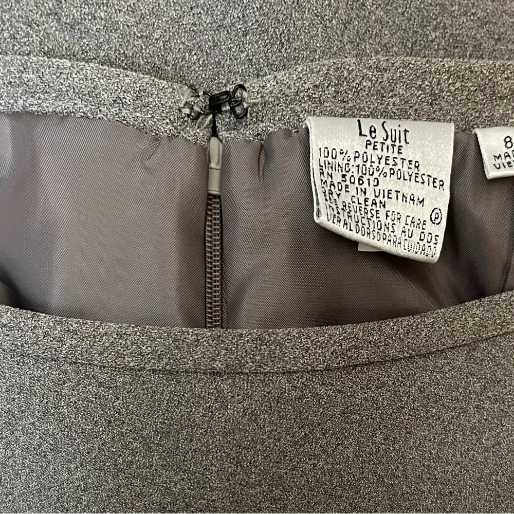 NWT Le Suit 2-Piece Skirt Suit Set Gray Tailored Blazer Office Work Career 8P